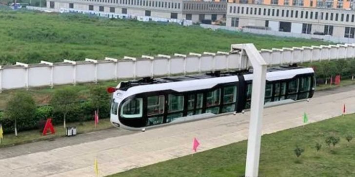China lanza el primer tren aéreo. Utiliza una tecnología que requiere de consumo de energía.